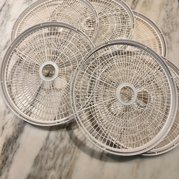 NESCO Dehydrator with EXTRAS - Used twice - Like New - Picture 4 of 8